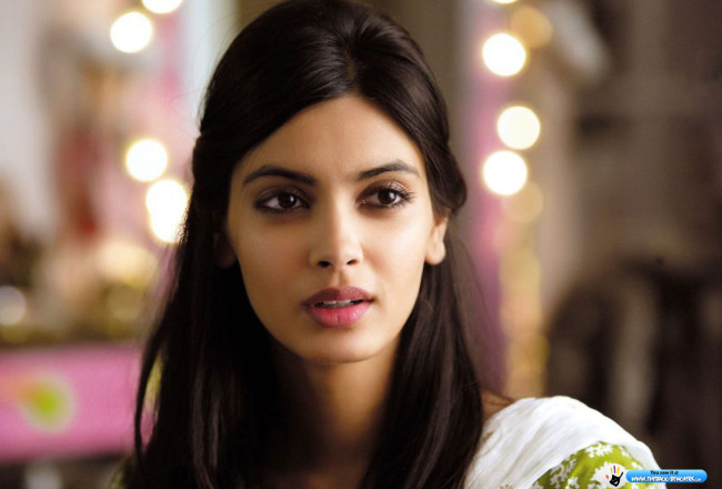 Cocktail Movie Reviews, Cocktail release date, Wallpapers, Trailer Diana Penty cocktail wallpaper