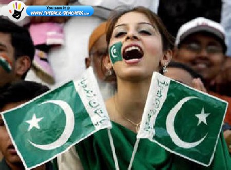 pakistan girl flag independence day